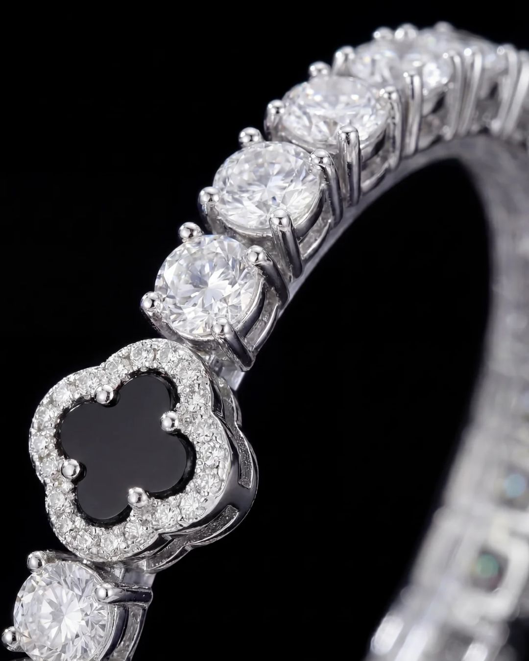 Akaardin® Clover Bracelet | Onyx Silver